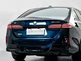 Photo 7 - BMW i5