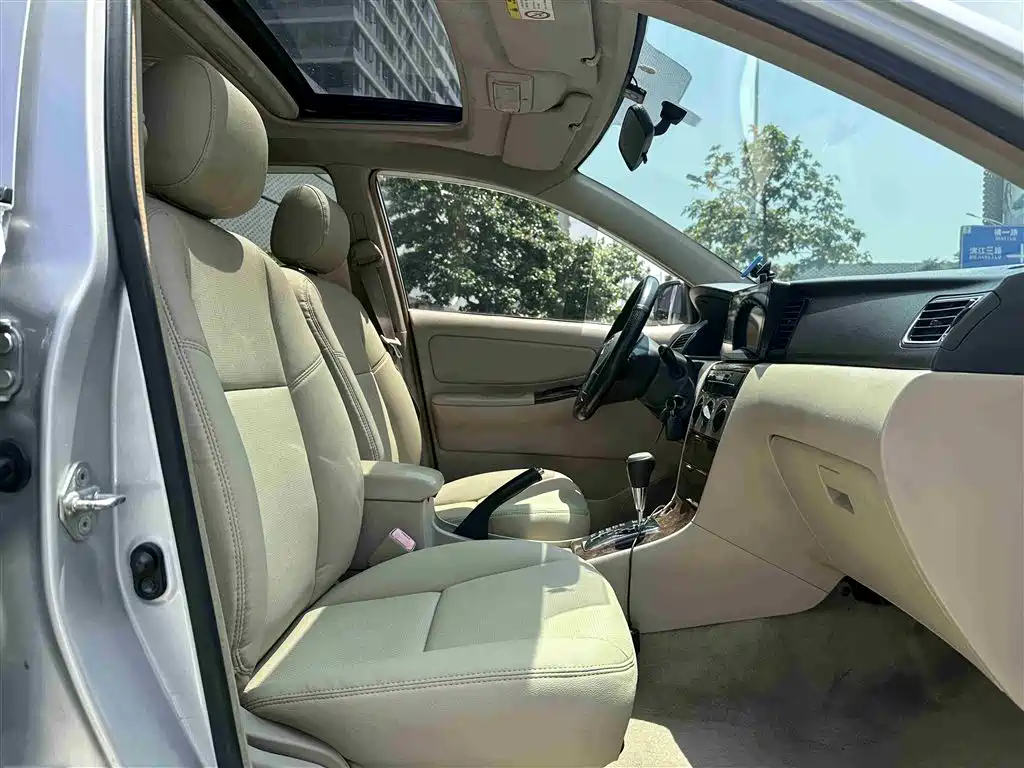 Toyota Corolla 2013 1.6L Automatic Luxury фото 6