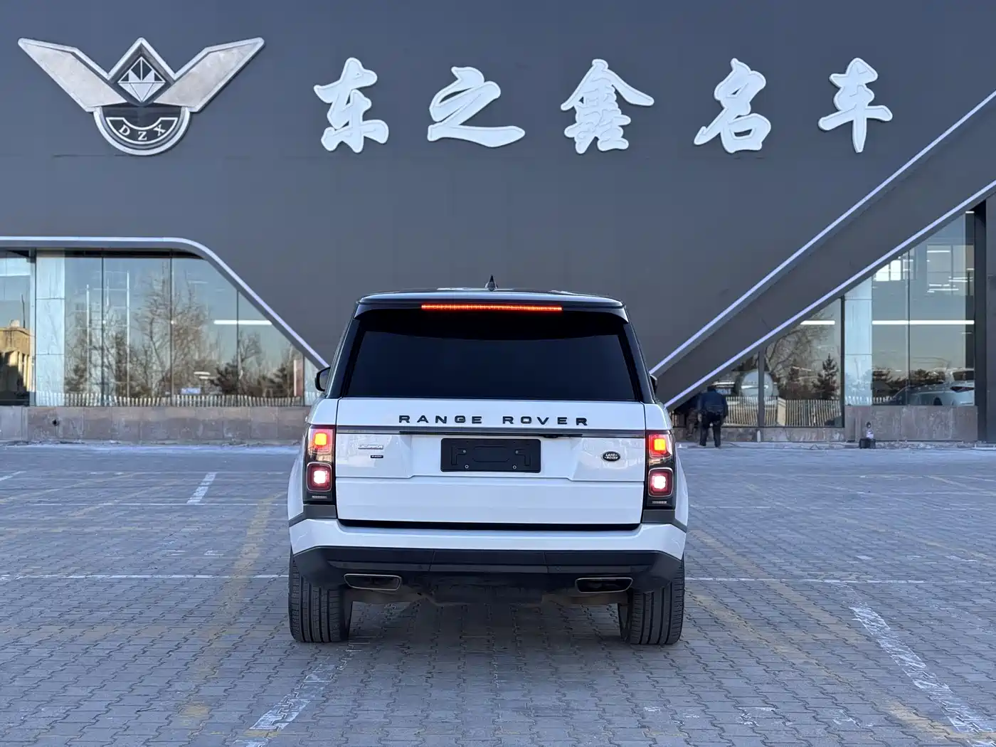 Land Rover Range Rover 2022 3.0 L6 400PS Heritage Extended Classic Edition фото 6