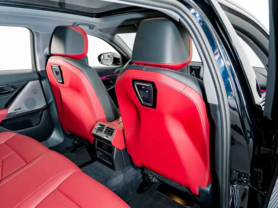 Photo 21 - BMW i5