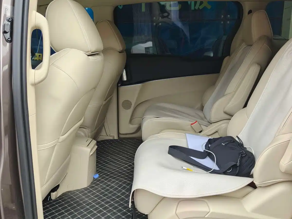 Buick GL8 2025 2023 Land Business Class 652T Smart Luxury