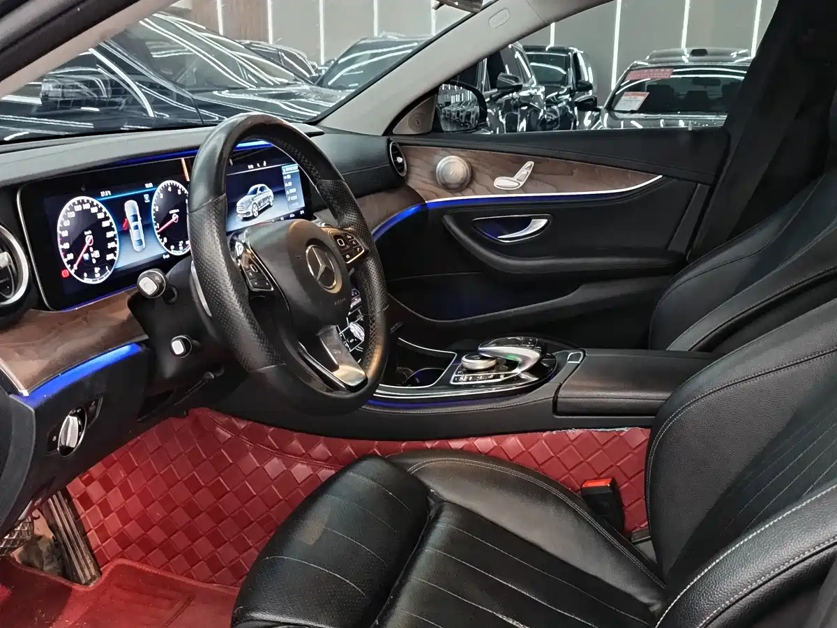 Фото 3 - Mercedes-Benz E-Class