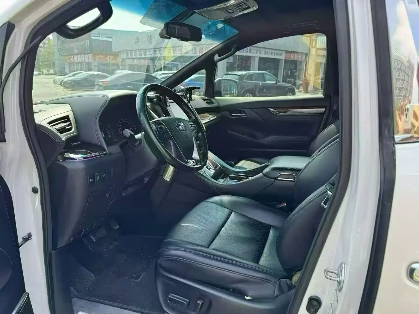 Toyota Alphard 2018 3.5L Luxury фото 7