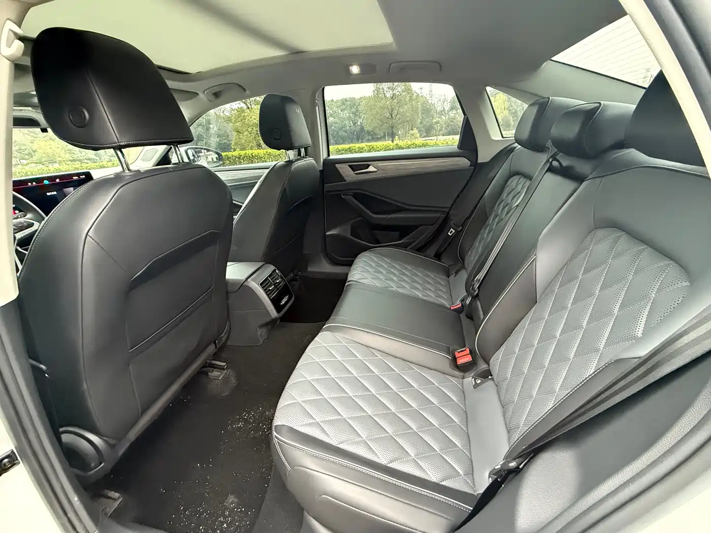 Volkswagen Sagitar 2023 300TSI DSG Surpassing Edition фото 8