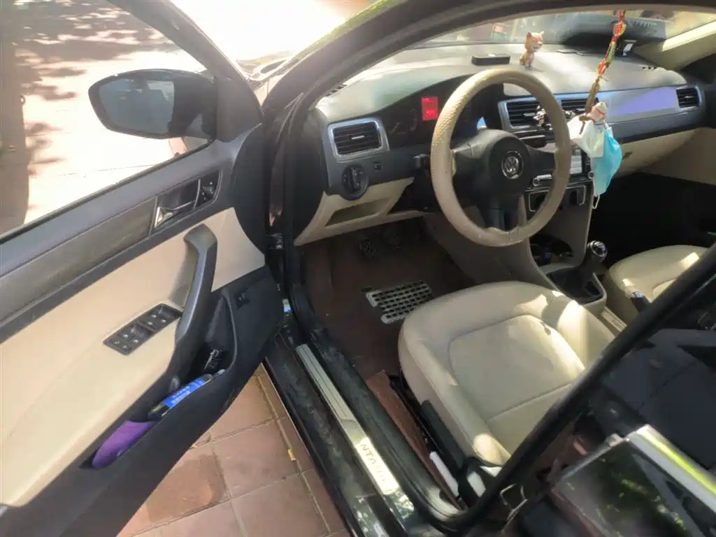 Volkswagen Santana 2013 1.6L Manual Comfort Edition фото 14