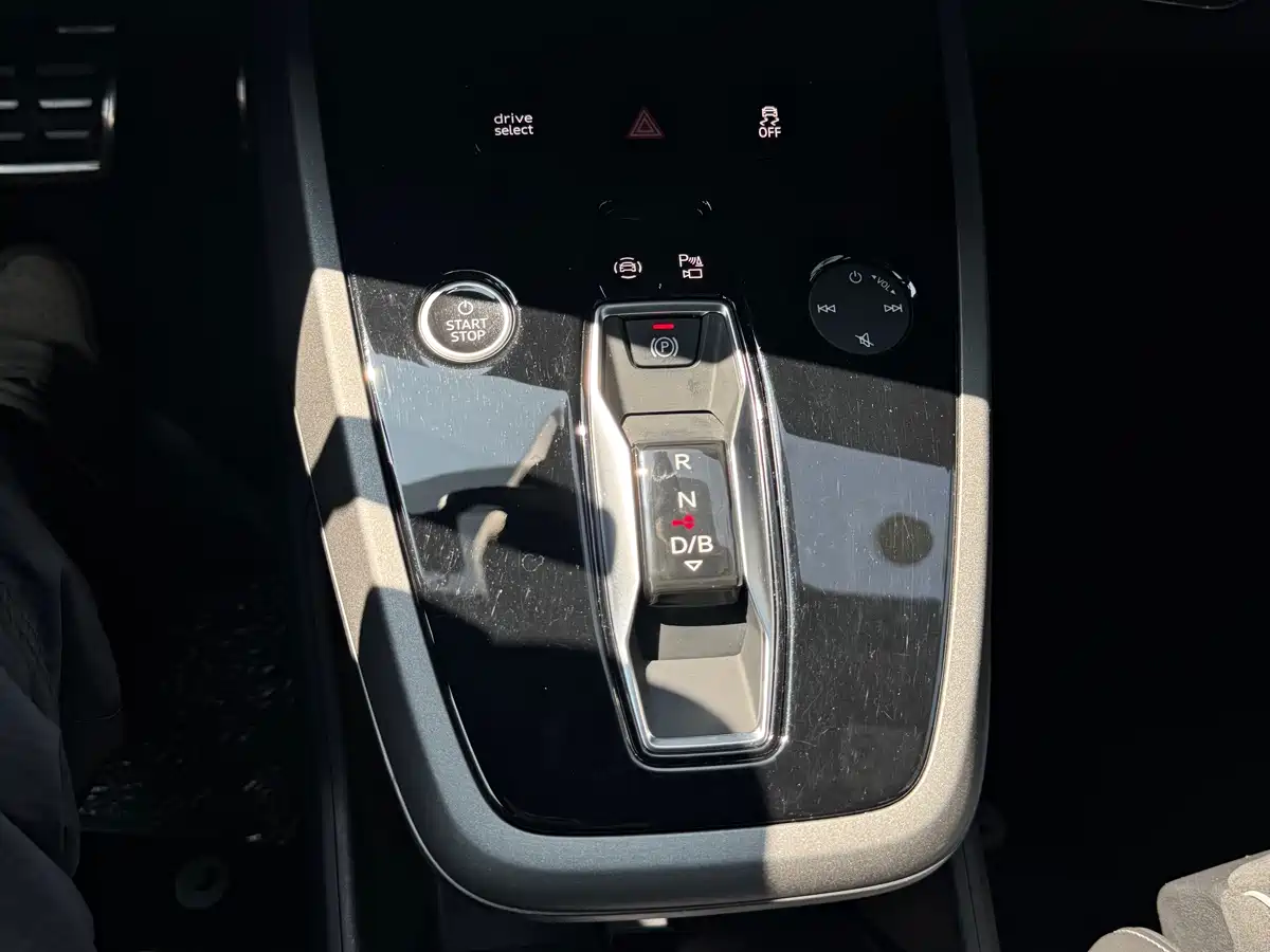 Audi Q5 e-tron 2023 2022 40 e-tron Starlight Mech Suit