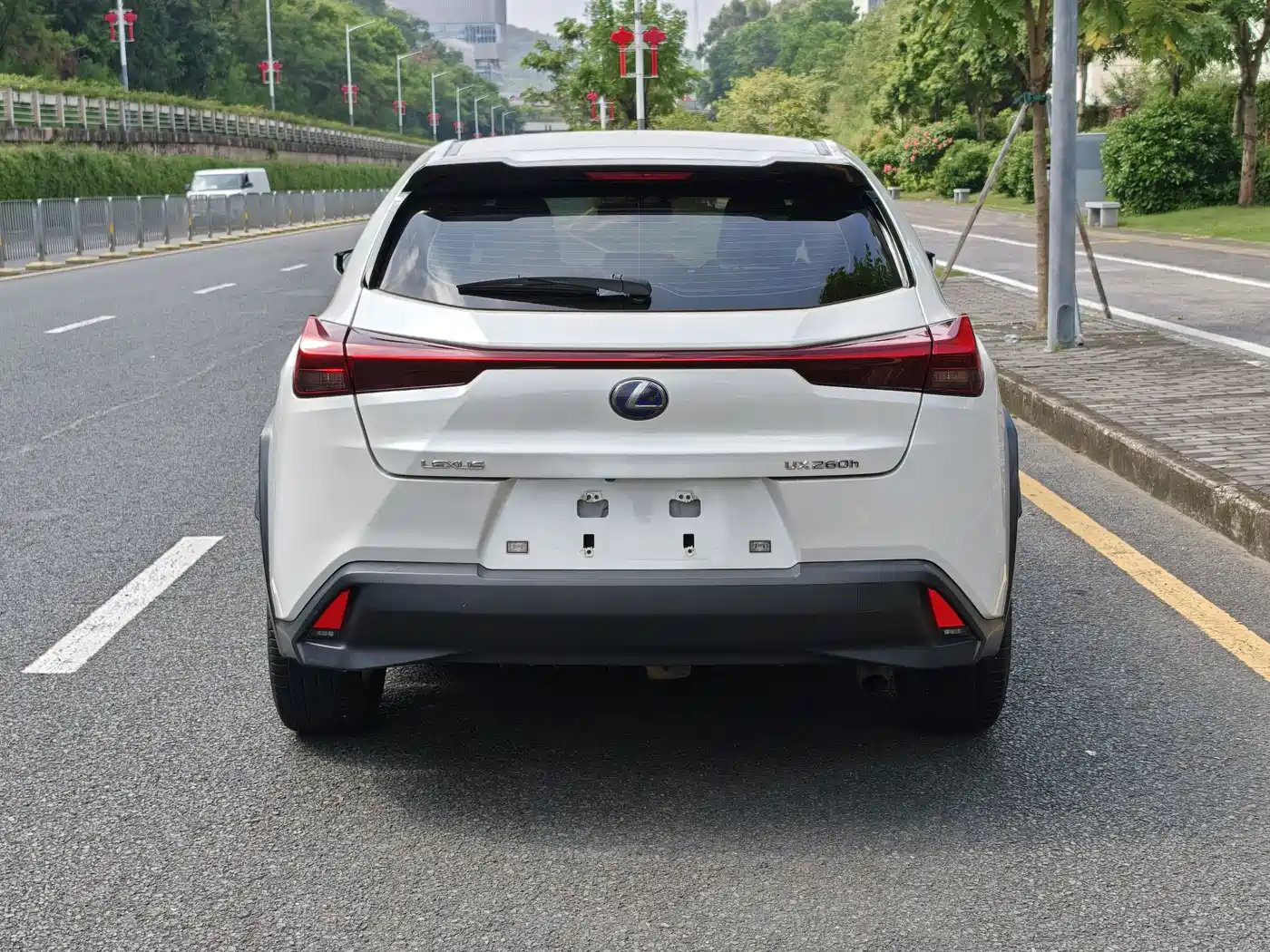 Фото 13 - Lexus UX