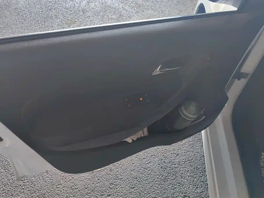 Volkswagen Polo 2016 1.4L Manual Trend фото 7