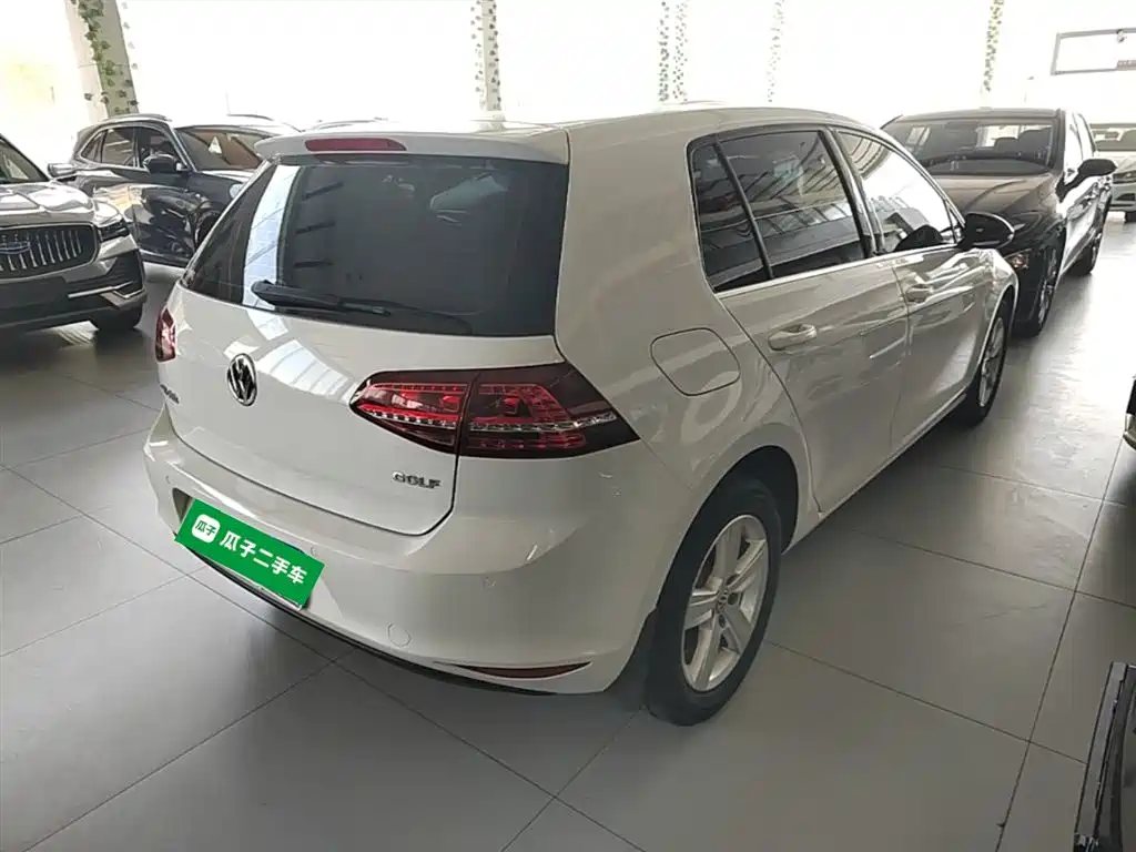 Volkswagen Golf 2017 1.6L Auto Comfort Millionth Edition фото 7