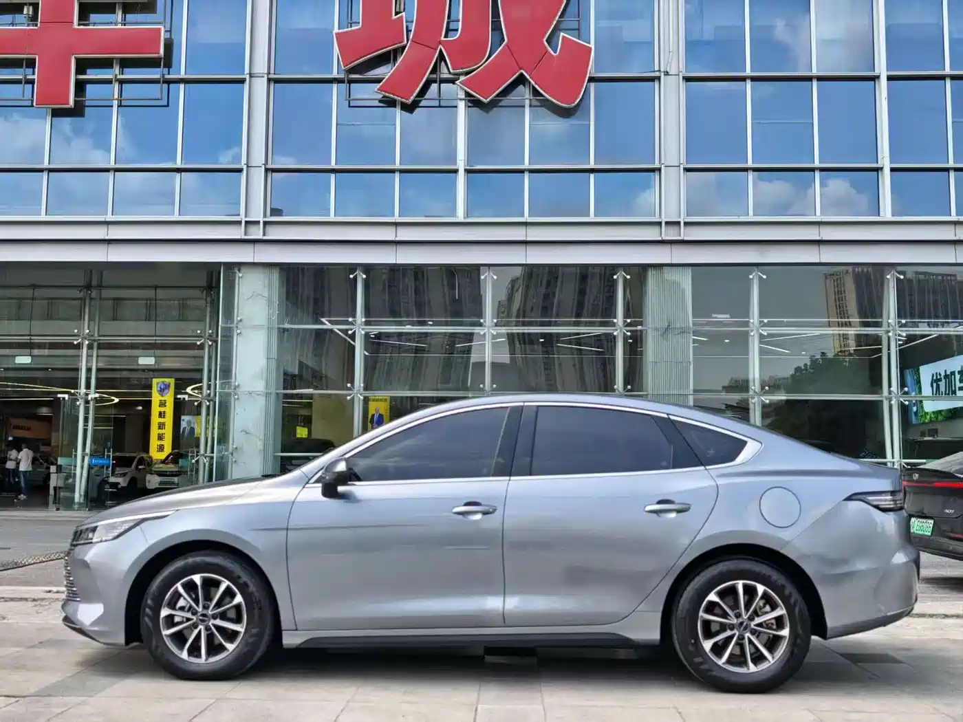 BYD Destroyer 05 2024 Glory Edition DM-i 55KM Luxury фото 4
