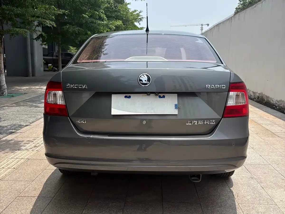 Škoda Rapid 2016 1.6L Automatic Pioneer Edition фото 5