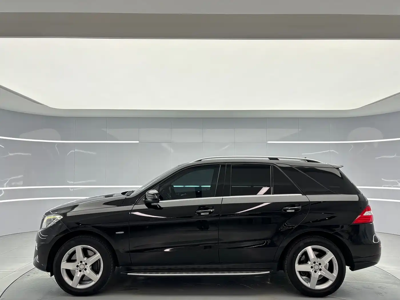 Mercedes-Benz M-Class 2012 Model ML 350 Luxury фото 6