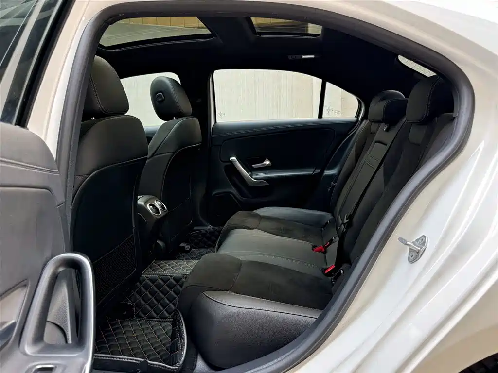 Mercedes-Benz A-Class 2021 A 200 L Sport Sedan Fashion Edition фото 10
