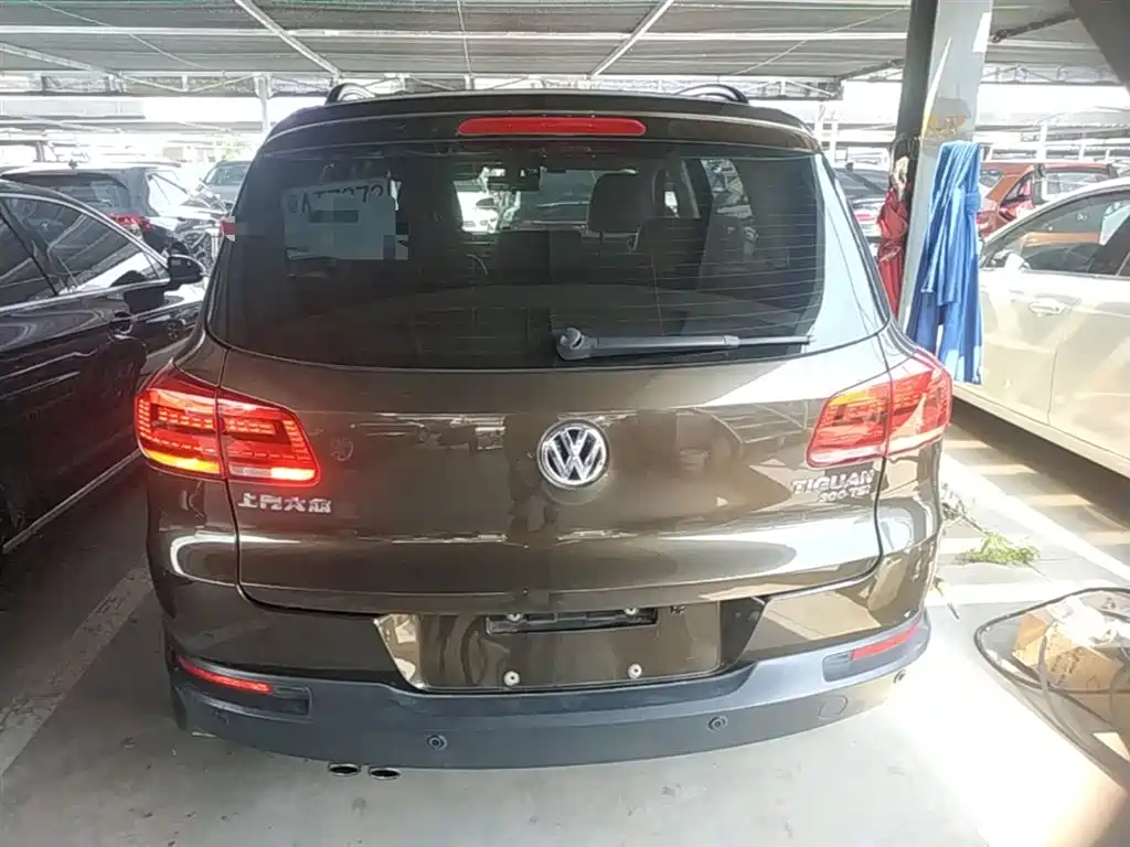 VOLKSWAGEN TIGUAN
