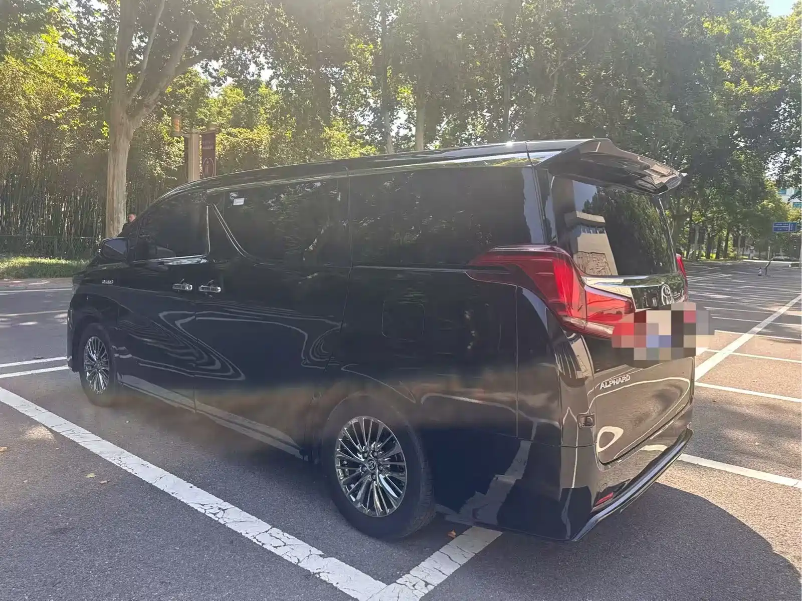 Photo 6 - Toyota Alphard
