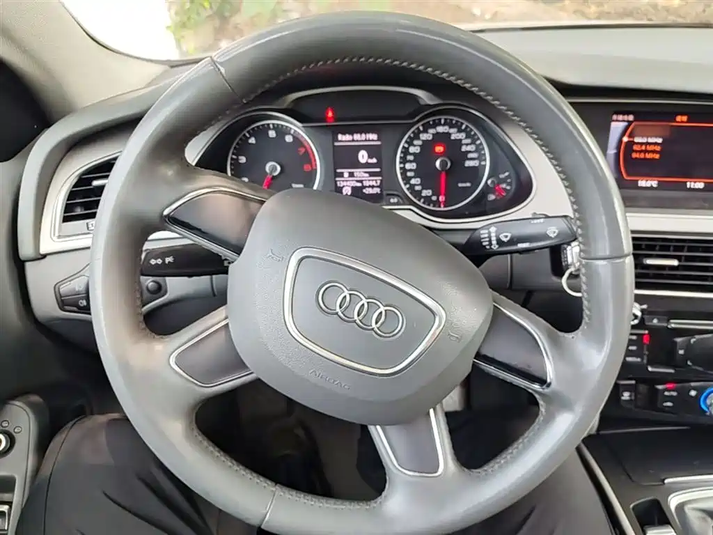 Audi A4L 2013 30 TFSI Manual Comfort фото 11