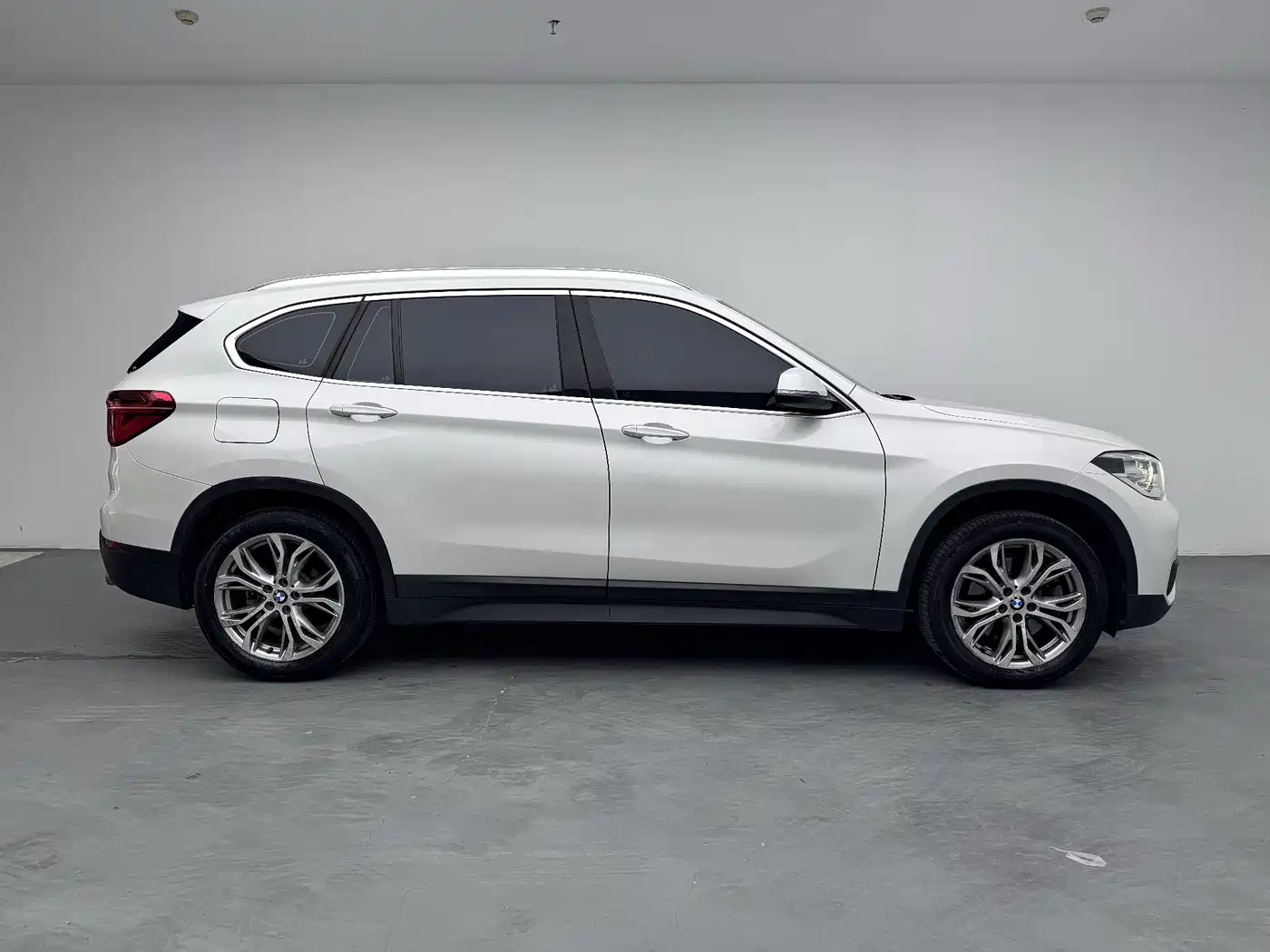 BMW X1 2018 sDrive20Li Leading Model фото 8