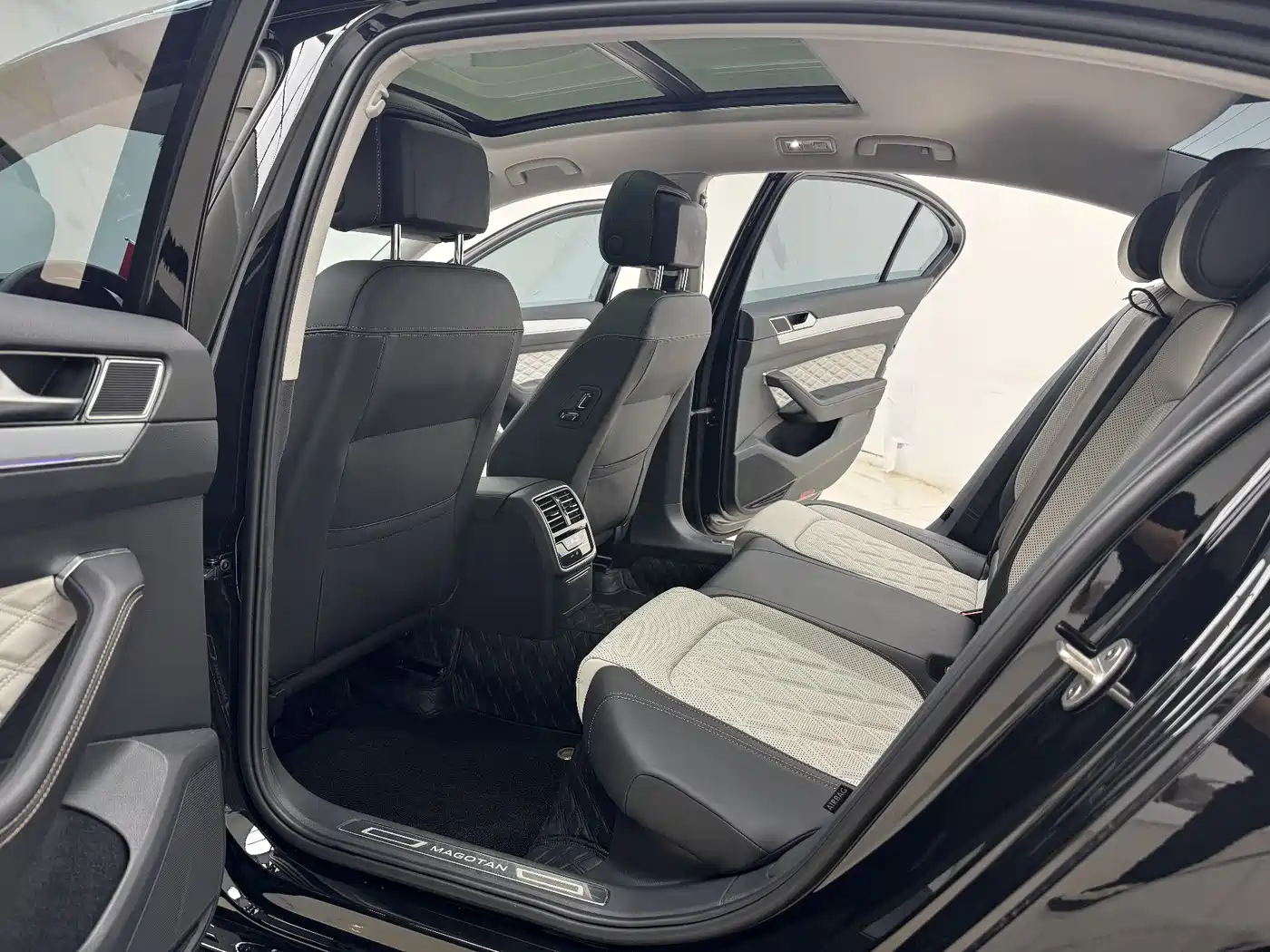 Volkswagen Magotan 2025 Facelift Public Edition 330TSI DSG Luxury фото 9