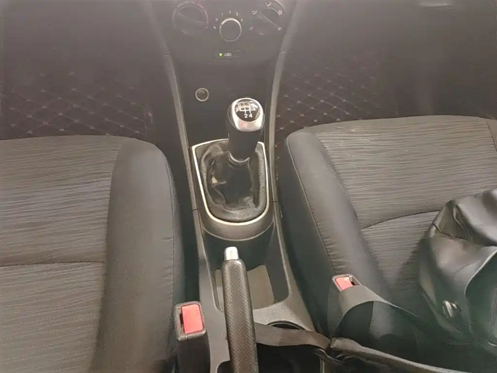 Hyundai Reina 2014 1.4L Manual GLX фото 14