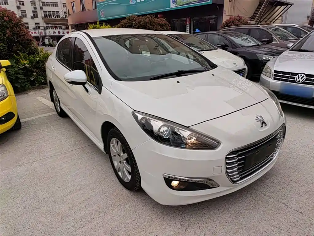 Peugeot 308 2014 Model Joy Edition Classic 1.6L Manual Superior Style фото 4