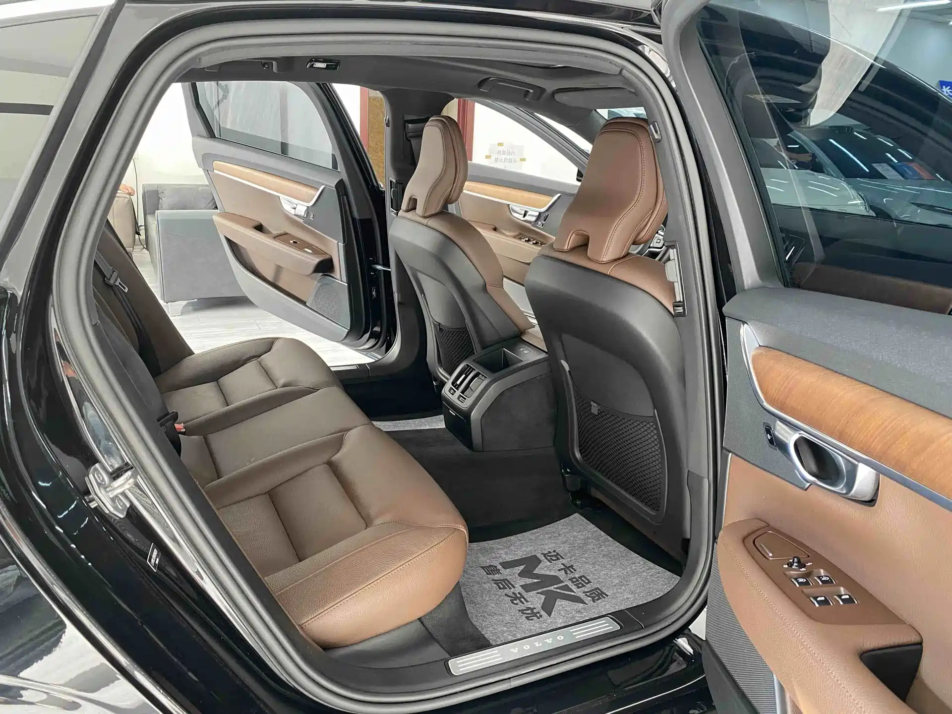 Фото 8 - Volvo S90