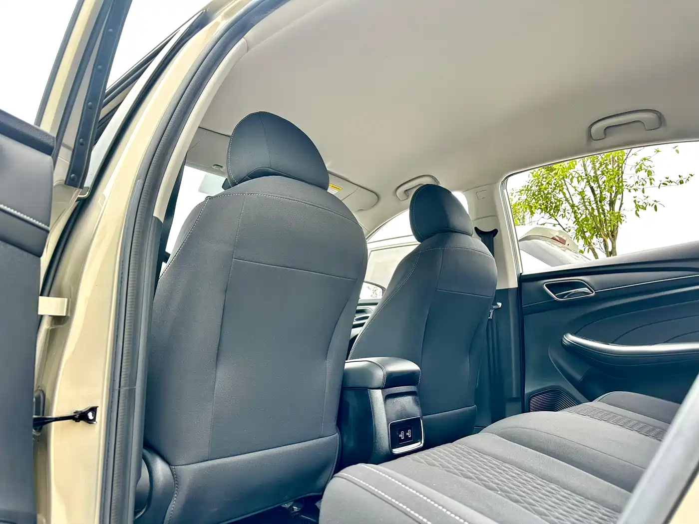 Фото 30 - Roewe i5