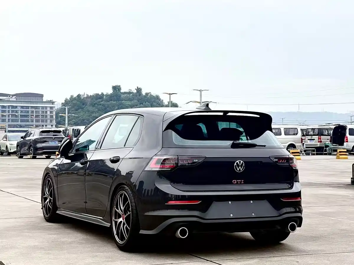 VOLKSWAGEN GOLF GTI