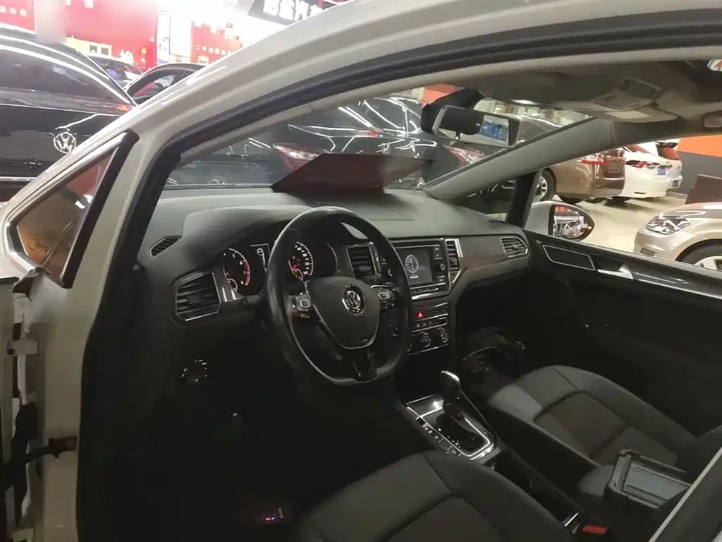 Volkswagen Golf Sportsvan 2018 230TSI Automatic Progressive фото 10