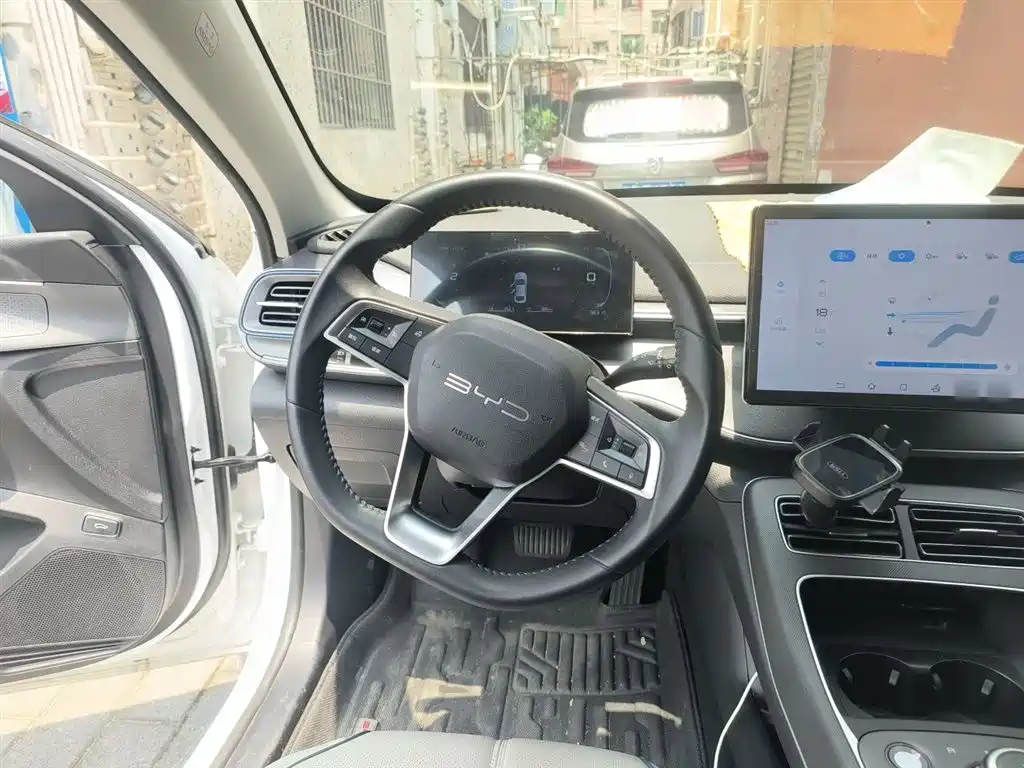 BYD Destroyer 05 2024 Glory Edition DM-i 55KM Luxury фото 3