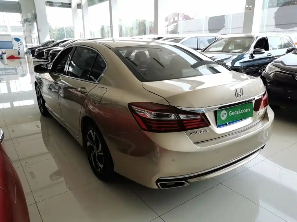 Фото 5 - Honda Accord