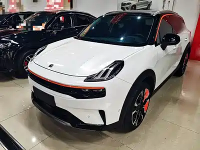 Lynk & Co 06