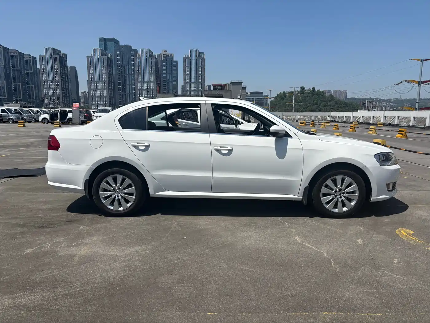 Volkswagen Lavida 2013 Facelift Classic 1.6L Automatic Comfort фото 5
