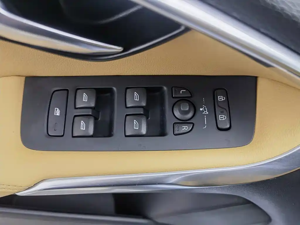 Фото 9 - Volvo V40