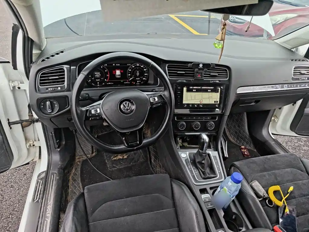 Photo 11 - Volkswagen Golf