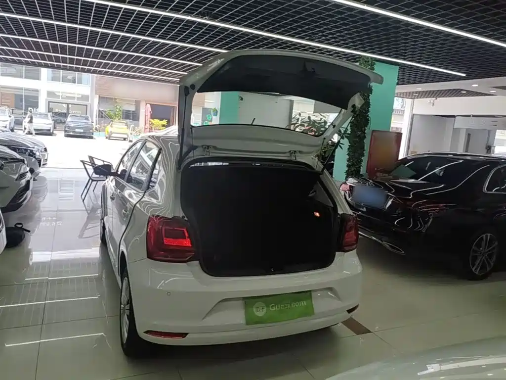 Volkswagen Polo 2016 1.6L Automatic Comfort фото 19