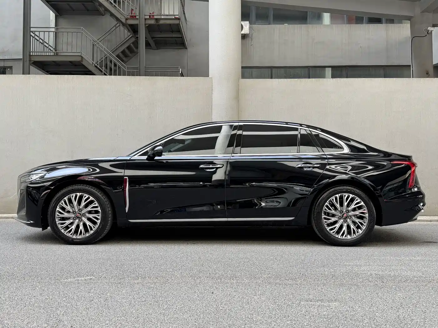 Hongqi H5 2023 2.0T Auto Smart Connect Flag Comfort фото 3