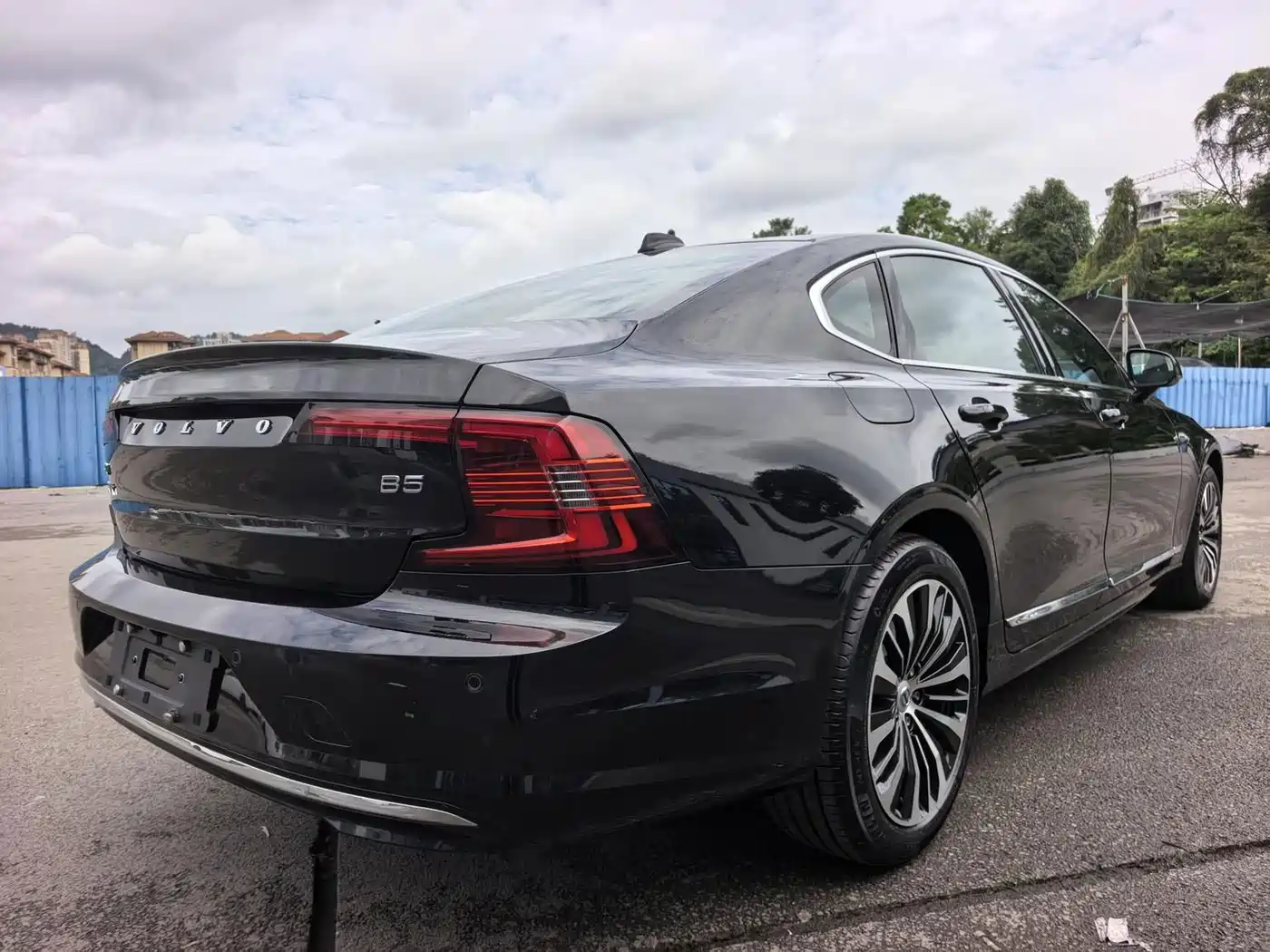 2025 Volvo S90