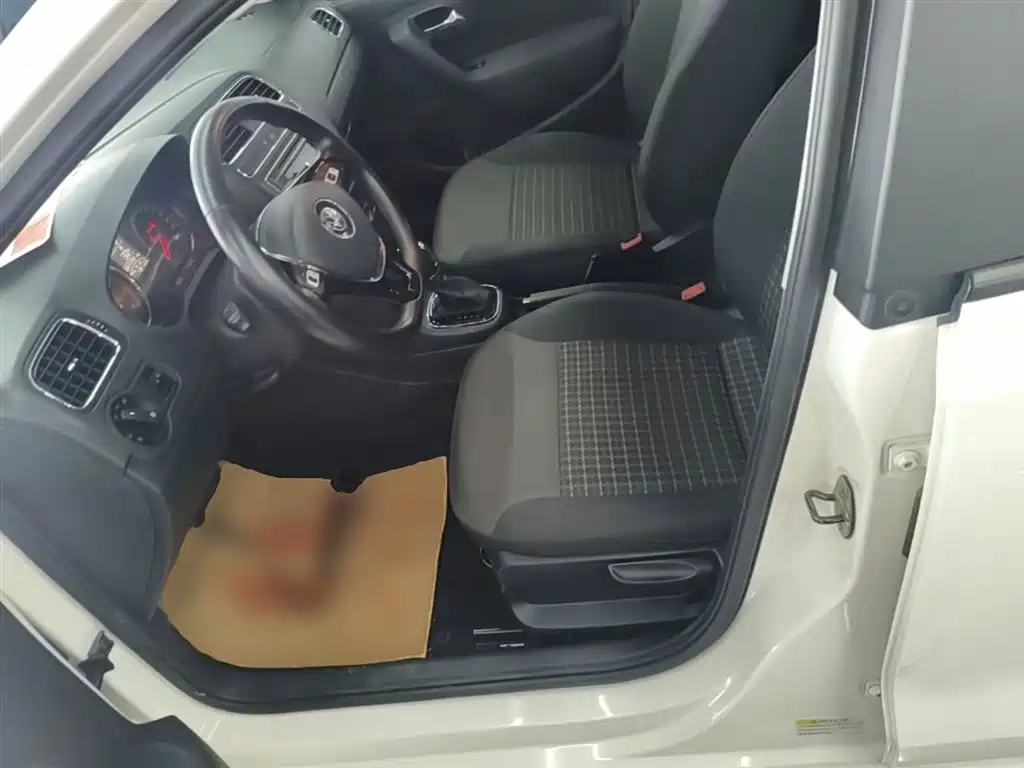 Volkswagen Polo 2016 1.6L Automatic Comfort фото 15