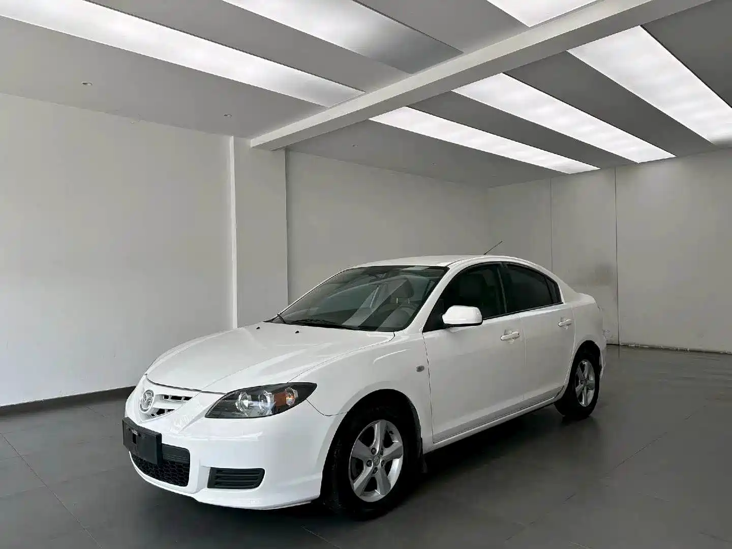Фото 1 - Mazda 3
