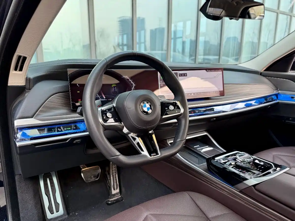 BMW 7 SERIES