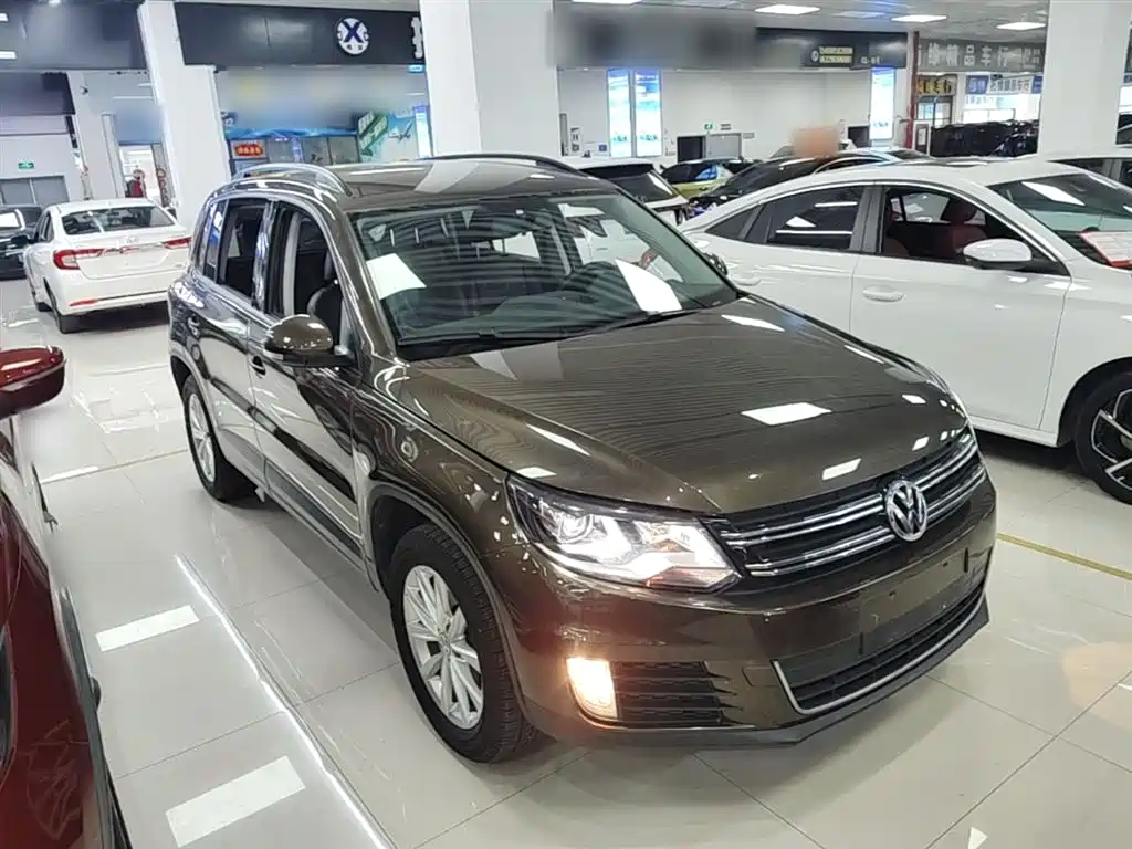VOLKSWAGEN TIGUAN