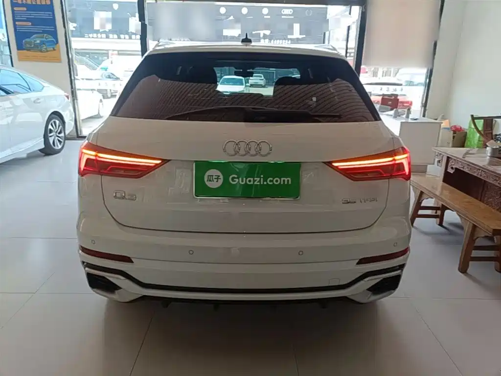 AUDI Q3