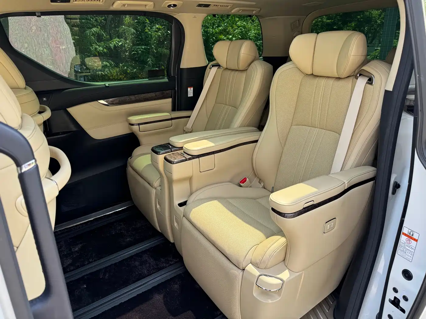 Toyota Alphard 2021 Hybrid 2.5L Premium фото 5