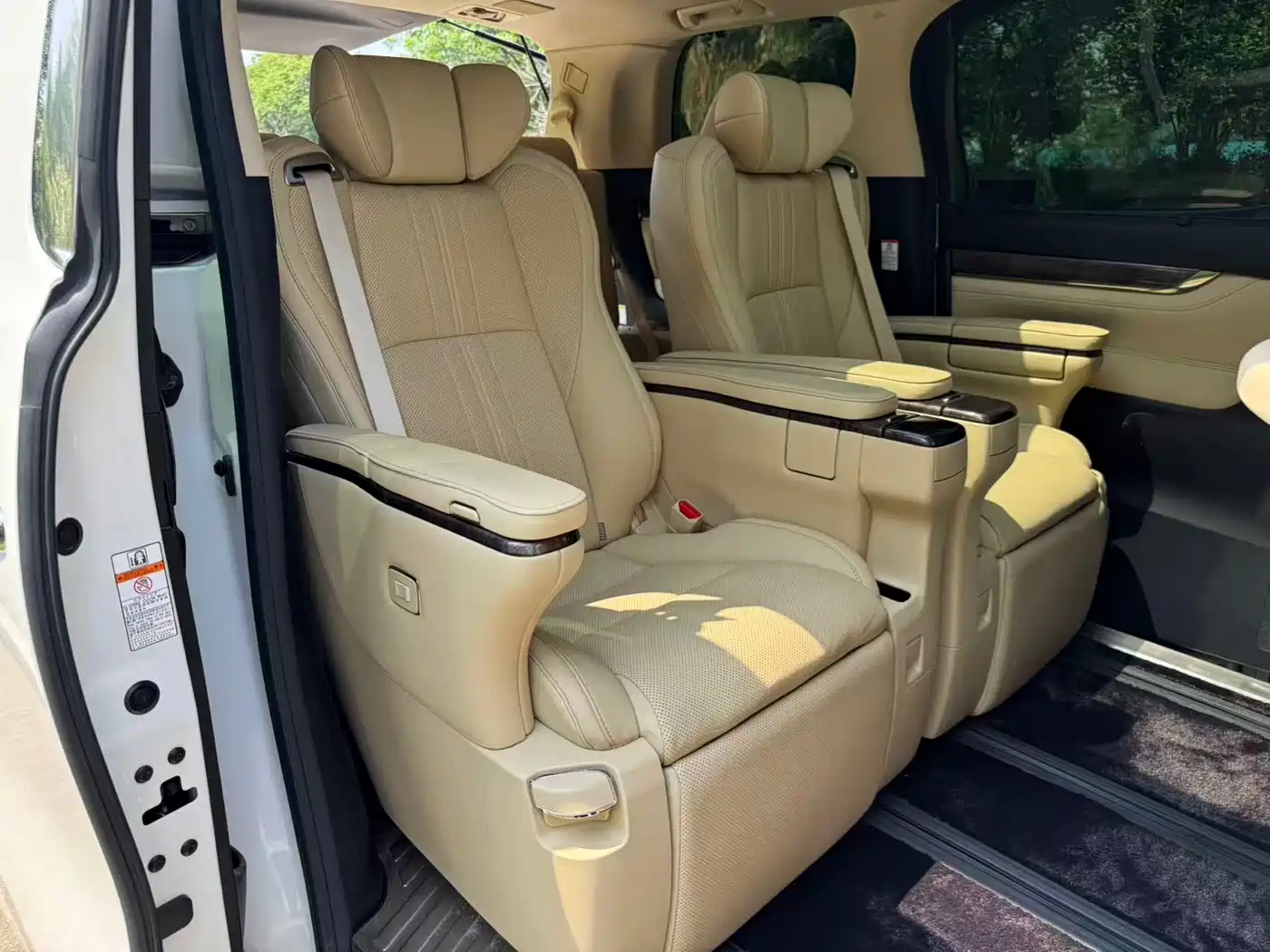 Toyota Alphard 2021 Hybrid 2.5L Premium фото 13