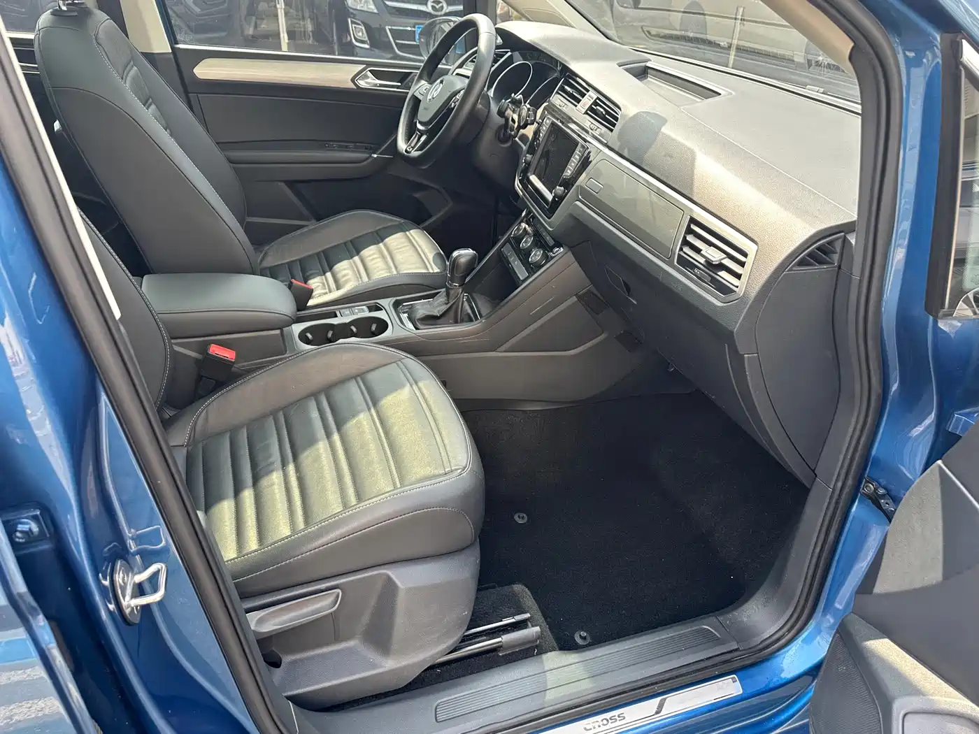Volkswagen Touran 2018 Touran L 280TSI DSG Frontier Edition 7-Seater China V фото 11