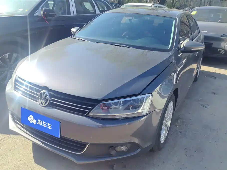 Volkswagen Sagitar 2014 Facelift 1.6L Automatic Leading Version