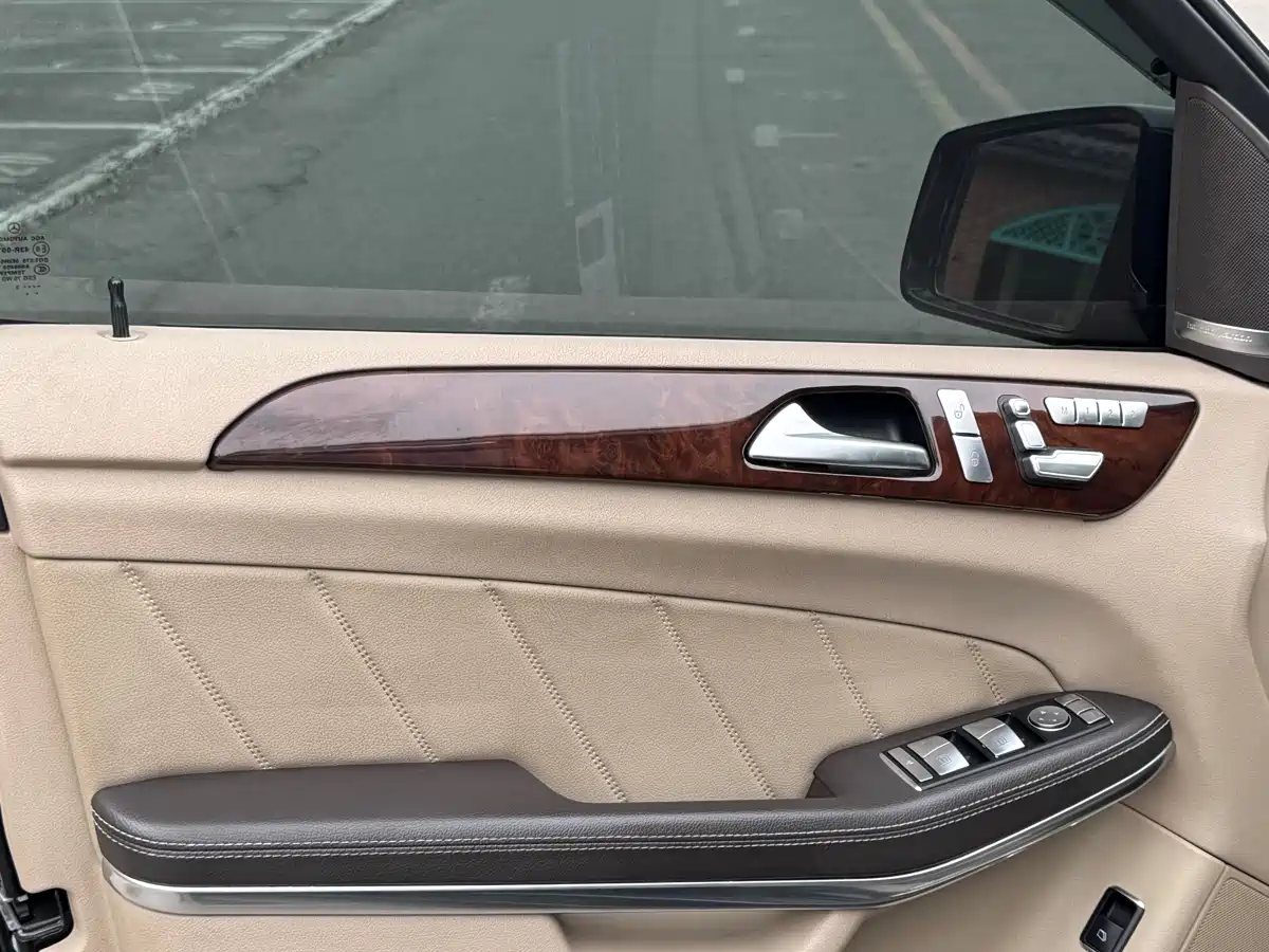 Mercedes-Benz GL-Class фото 11