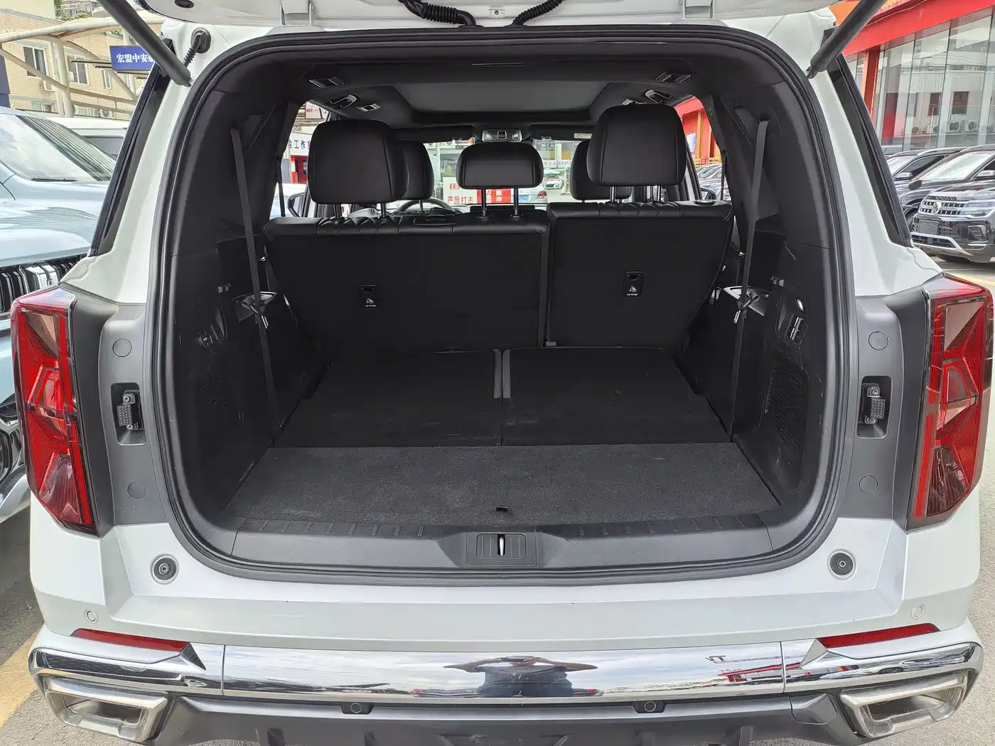 GAC Trumpchi Trumpchi GS8 2022 Dual Engine Series 2.0TM 2WD Premium Edition (7-Seater) фото 17