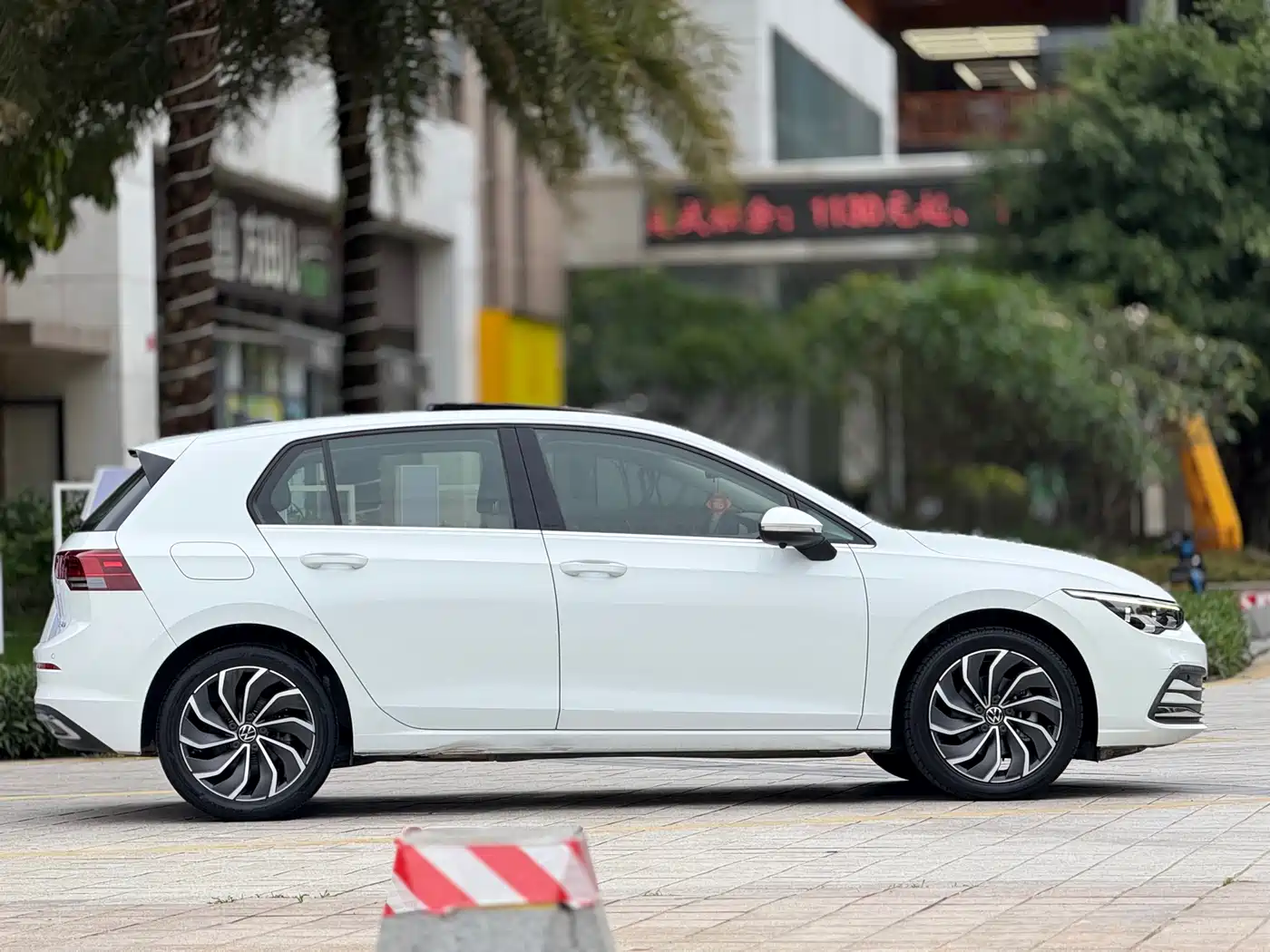 Volkswagen Golf 2021 280TSI DSG 30th Anniversary Edition фото 8
