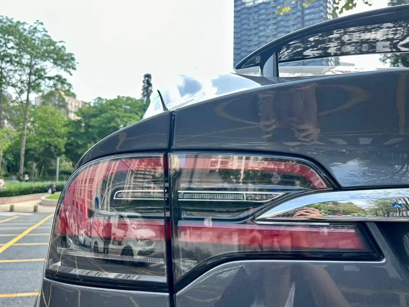 TESLA MODEL X